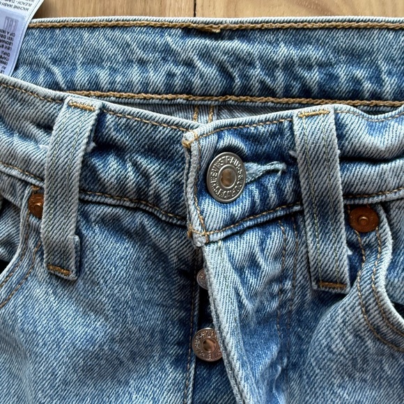 Levi’s 501 light wash jeans denim. Sold at Free People Urban - Picture 1 of 4
